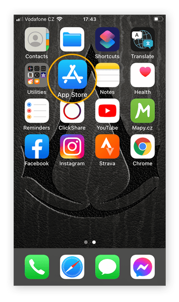 Para verificar seu histórico de compras na App Store, comece tocando no ícone da loja de aplicativos, que fica na tela de início do seu iPhone.
