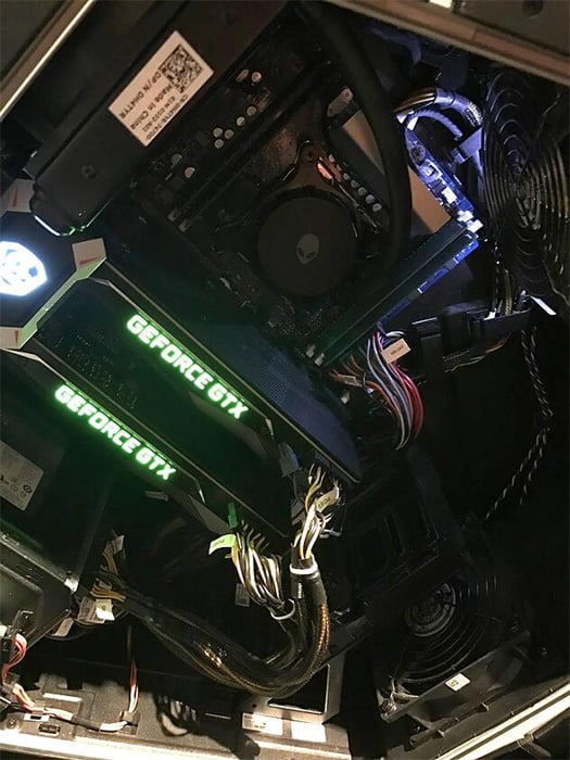 Deux cartes GeForce GTX dans un châssis d’ordinateur