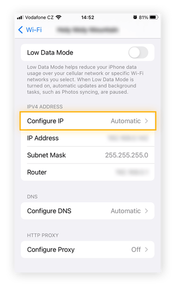 L’option « Configurer IP » dans les réglages Wi-Fi d’iOS
