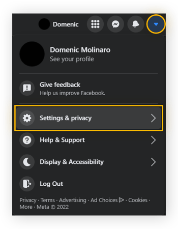 Hervorheben der Option „Einstellungen und Privatsphäre“ in der Facebook-Toolbar