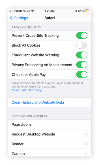 Eliminación del historial de Safari y los datos de sitios web en la configuración de iOS.