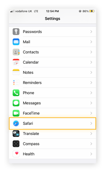 Tela de configurações de um iPhone com o Safari em destaque.