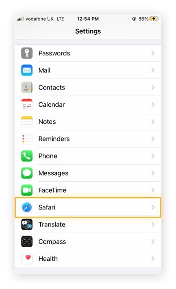 Screenshot delle impostazioni in un iPhone, con Safari evidenziato.