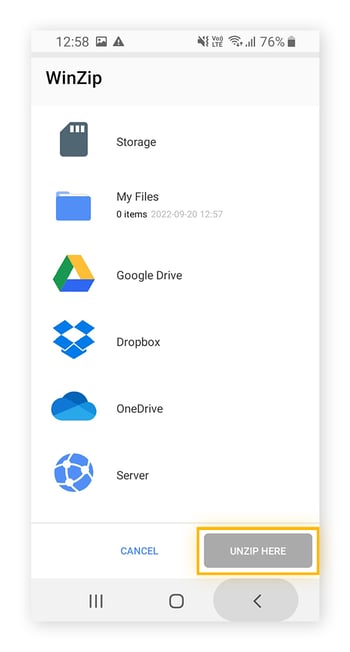 Tela do aplicativo WinZip com os locais de armazenamento do telefone Android e o botão “Unzip Here” (Descompactar aqui) em destaque