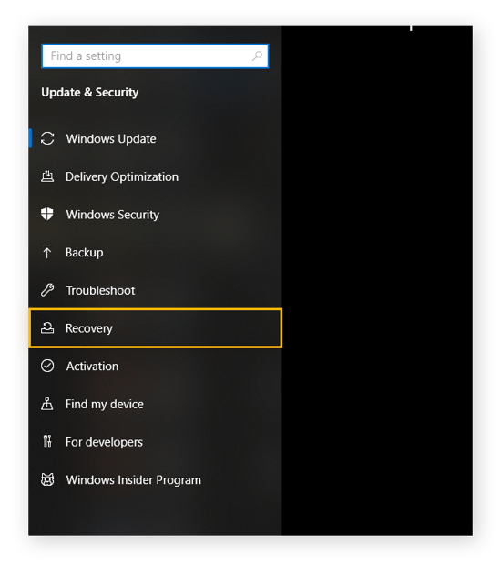 O menu de atualização e segurança nas configurações do Windows. “Recuperação” está circulado.