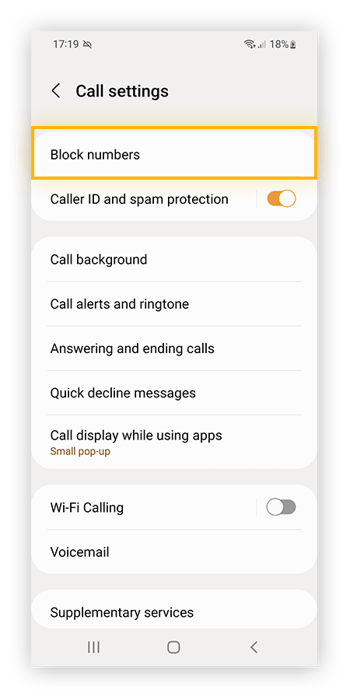 Seleccionar «Bloquear números» en los ajustes de teléfono de un Android para empezar a bloquear los SMS de spam.