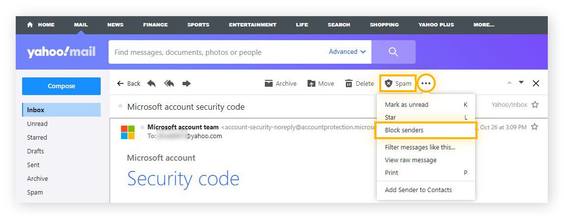 Screenshot di Yahoo per desktop che mostra come contrassegnare un’e-mail indesiderata come spam.